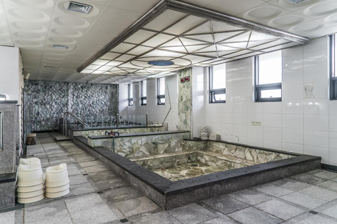 Namhae Sports Park Hotel Экстерьер фото